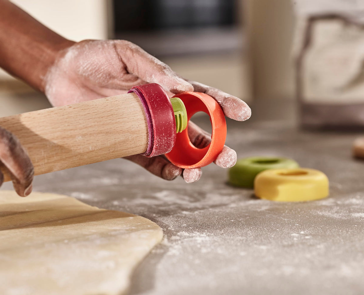 Joseph Joseph PrecisionPin - Rolling Pin with adjustable pastry thickness, Baking and dough rollers, Beech Wood, Pastel Blue